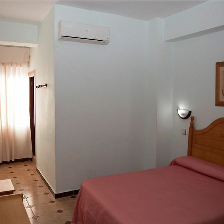 Hostal Paris La Linea de la Concepcion Bagian luar foto