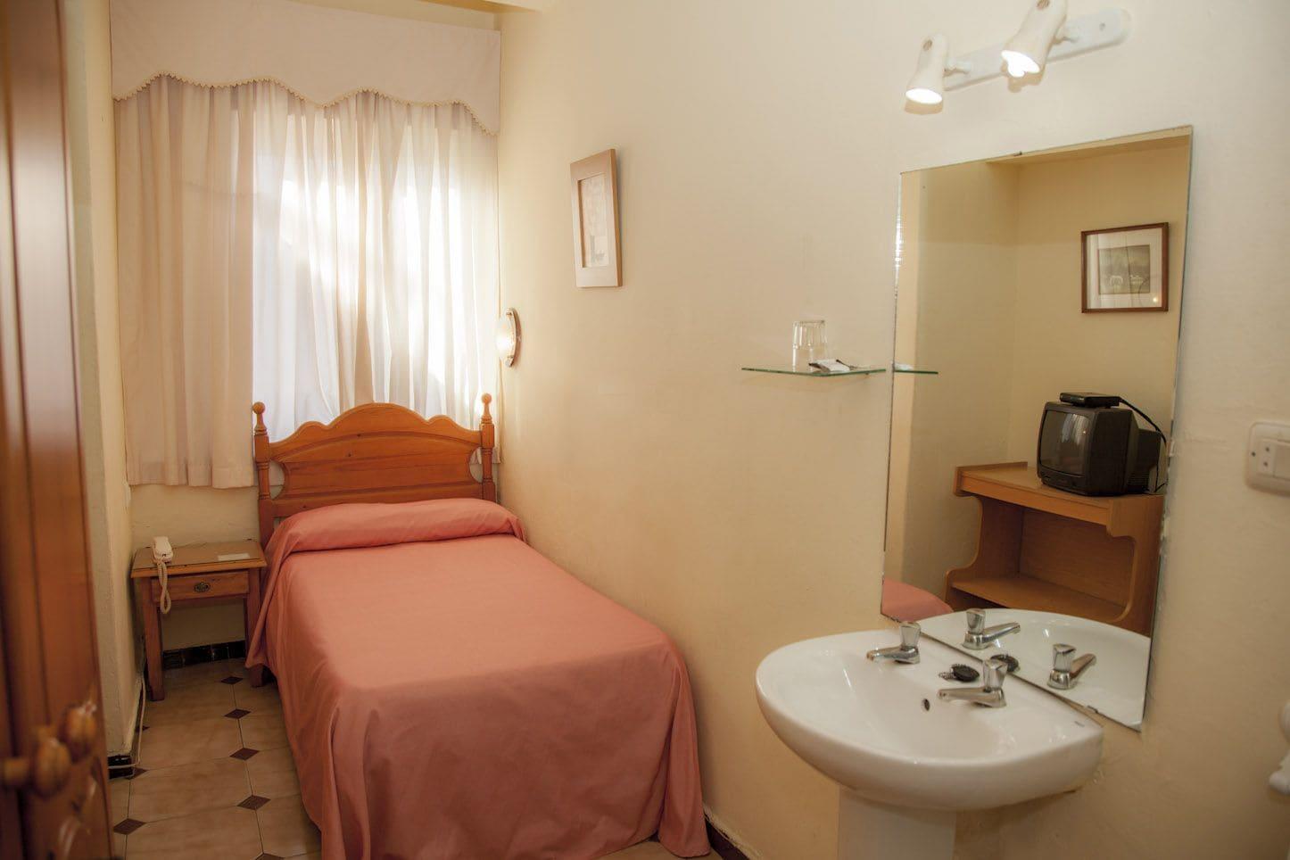 Hostal Paris La Linea de la Concepcion Bagian luar foto