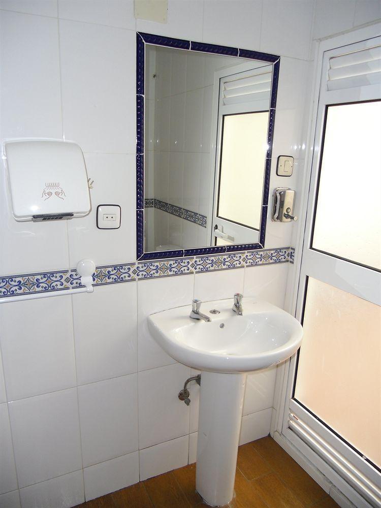 Hostal Paris La Linea de la Concepcion Bagian luar foto